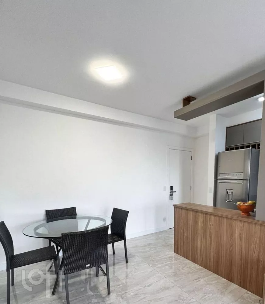 Apartamento à venda com 2 quartos, 67m² - Foto 3