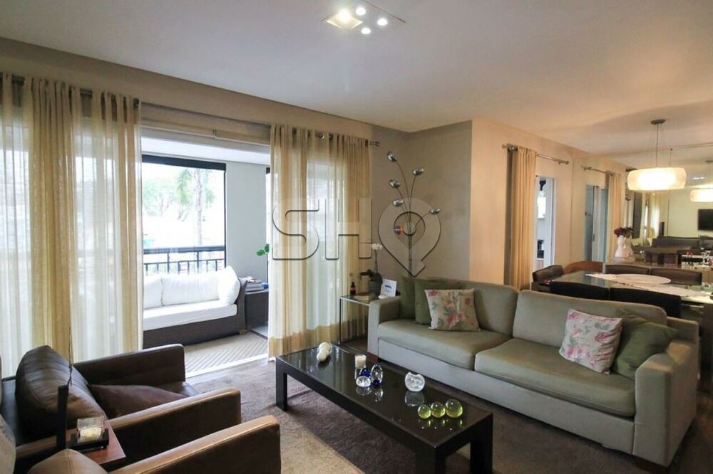 Apartamento à venda com 4 quartos, 189m² - Foto 1