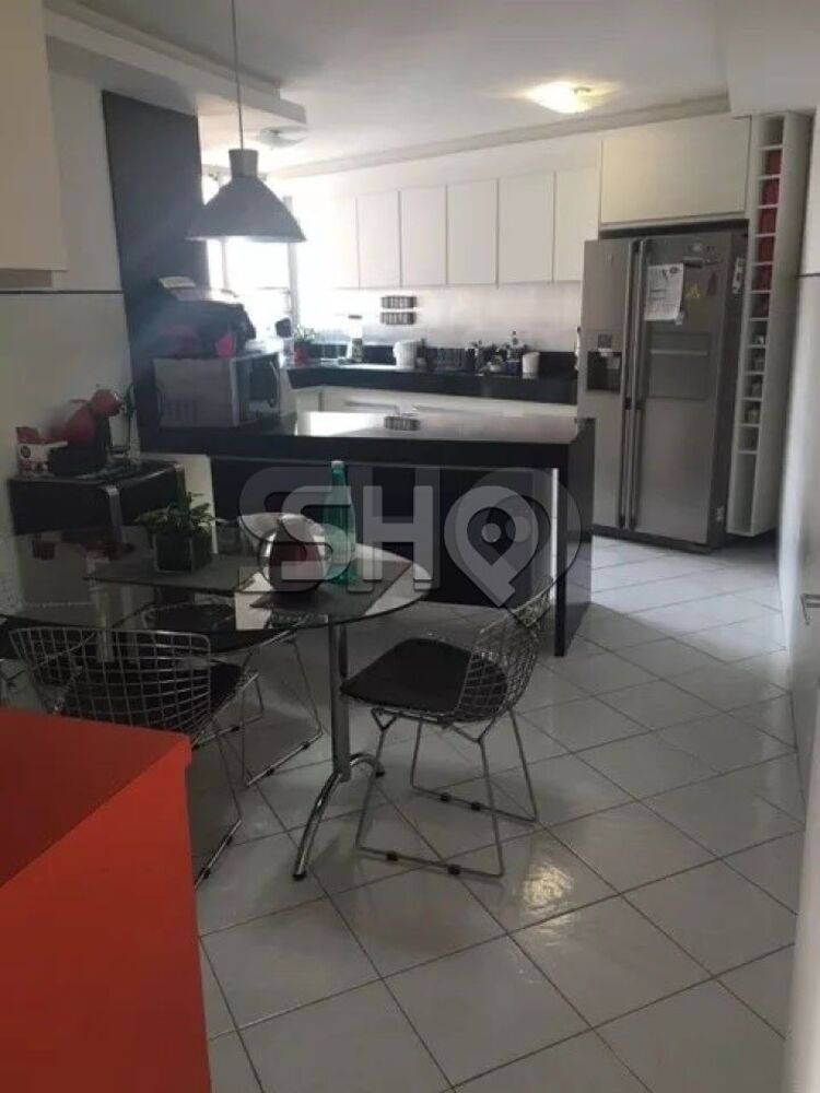 Apartamento para alugar com 3 quartos, 200m² - Foto 4
