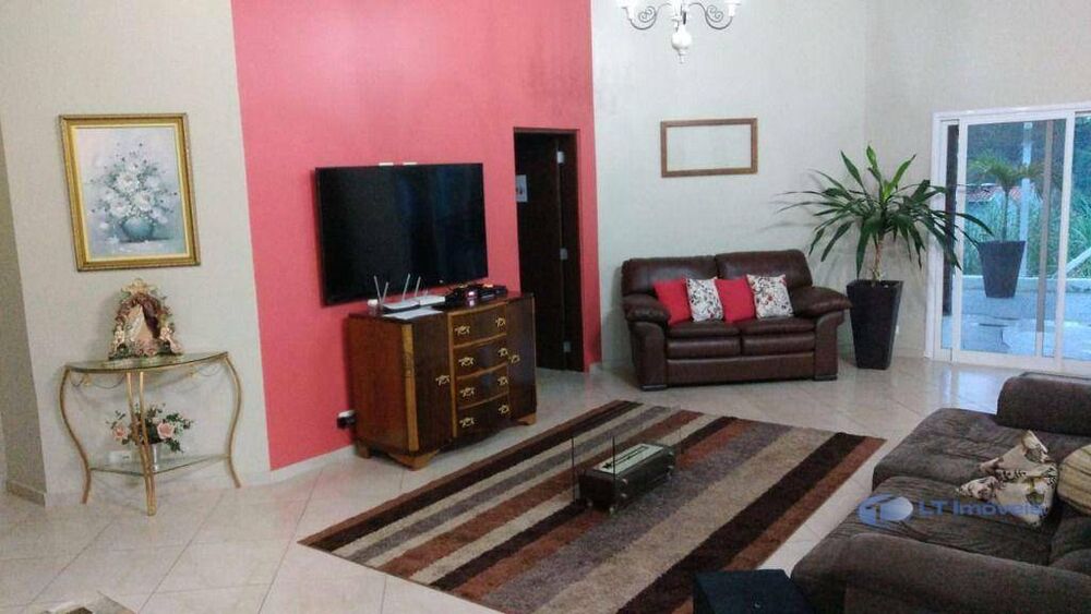 Casa, 4 quartos, 378 m² - Foto 1