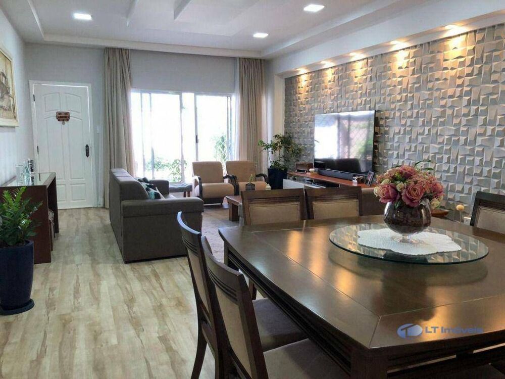 Casa à venda com 5 quartos, 250m² - Foto 2