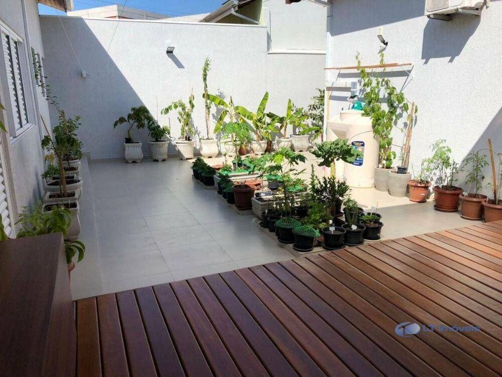 Casa à venda com 5 quartos, 250m² - Foto 4