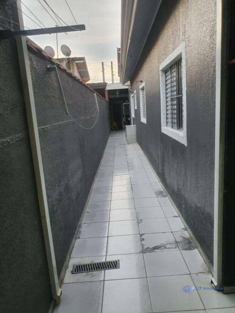 Casa à venda com 2 quartos, 62m² - Foto 1