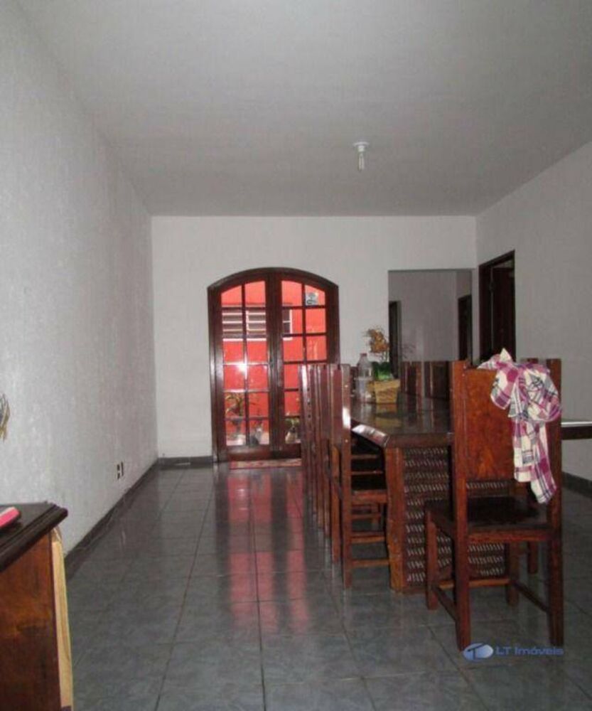 Casa à venda com 3 quartos, 219m² - Foto 2