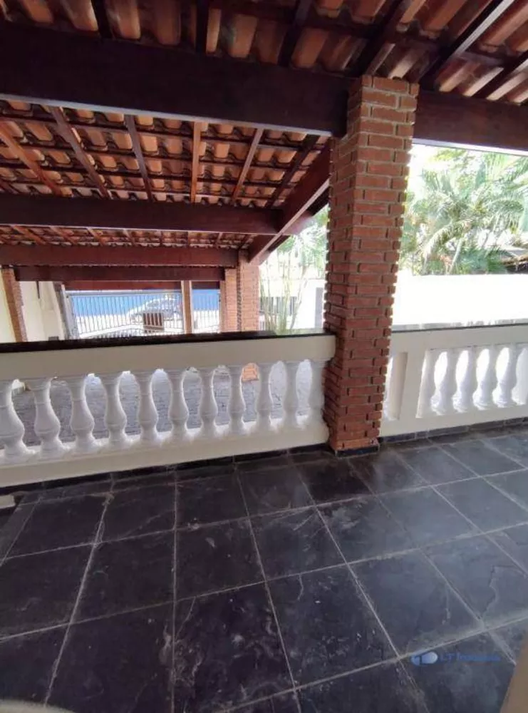 Casa à venda e aluguel com 4 quartos, 220m² - Foto 1