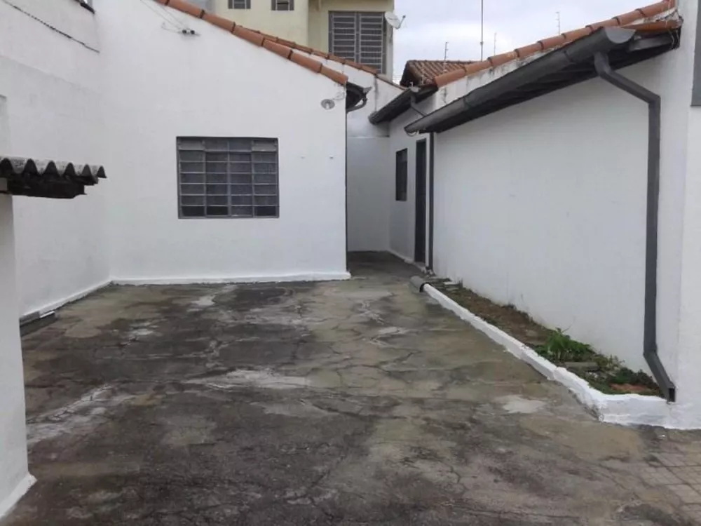 Casa à venda com 6 quartos, 250m² - Foto 3