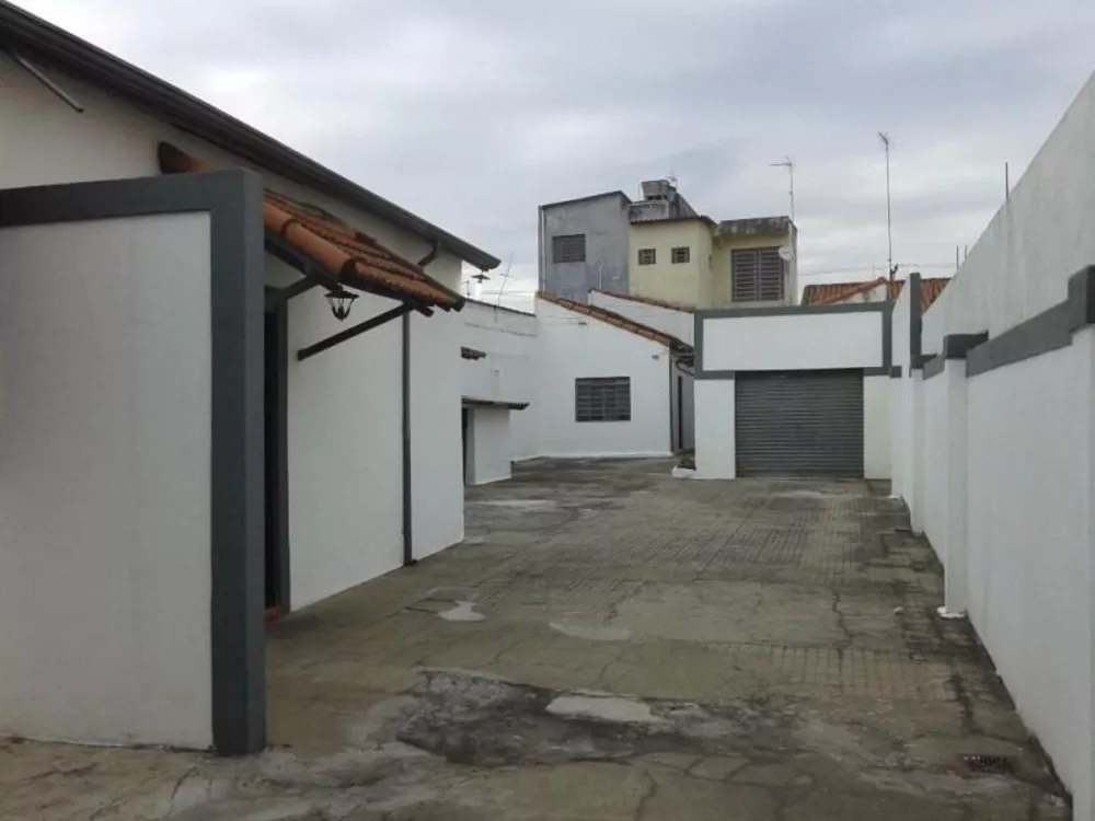 Casa à venda com 6 quartos, 250m² - Foto 2