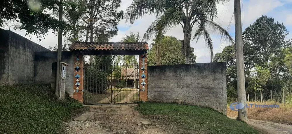 Chácara à venda com 3 quartos, 300m² - Foto 1