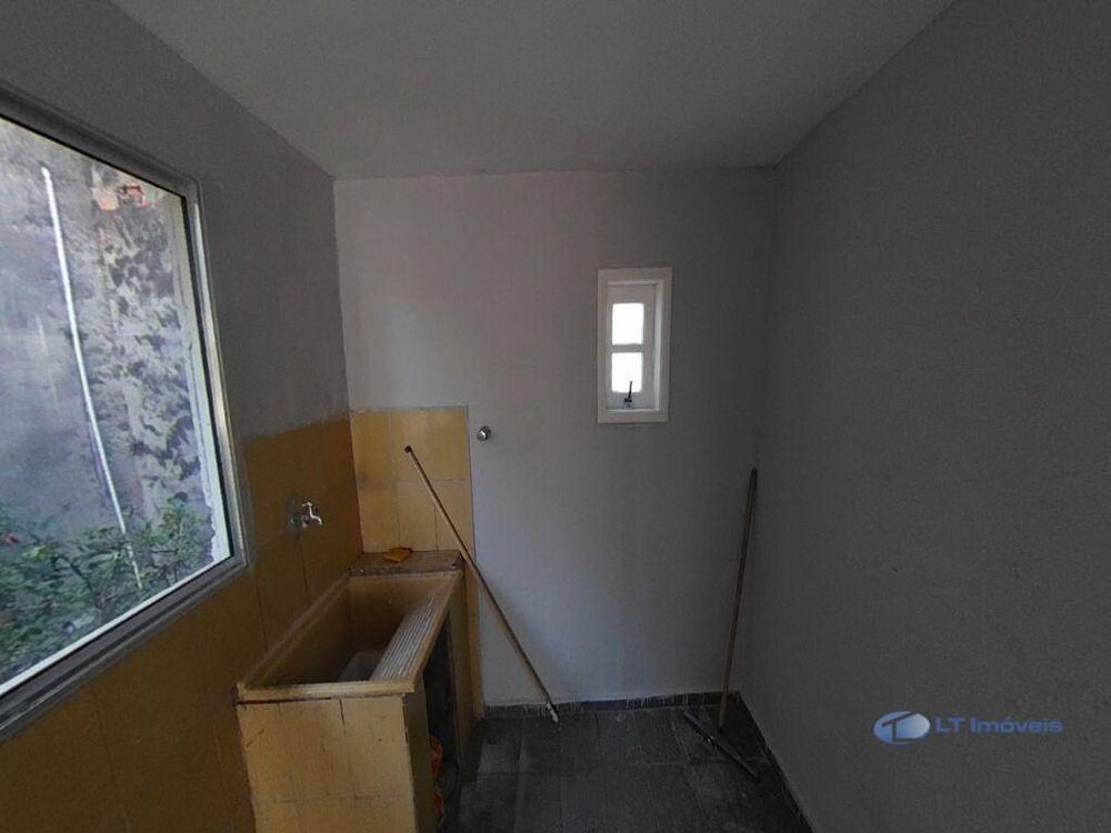 Casa à venda com 3 quartos, 185m² - Foto 1