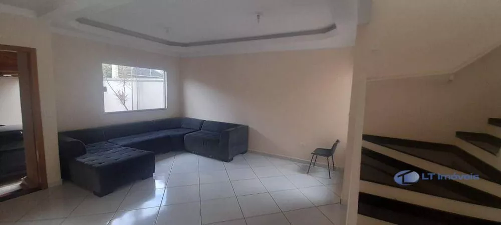 Casa à venda com 4 quartos, 209m² - Foto 1