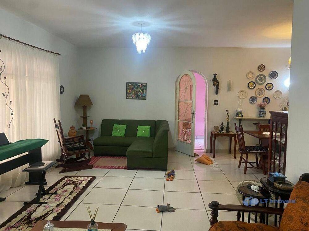 Casa, 4 quartos, 199 m² - Foto 1