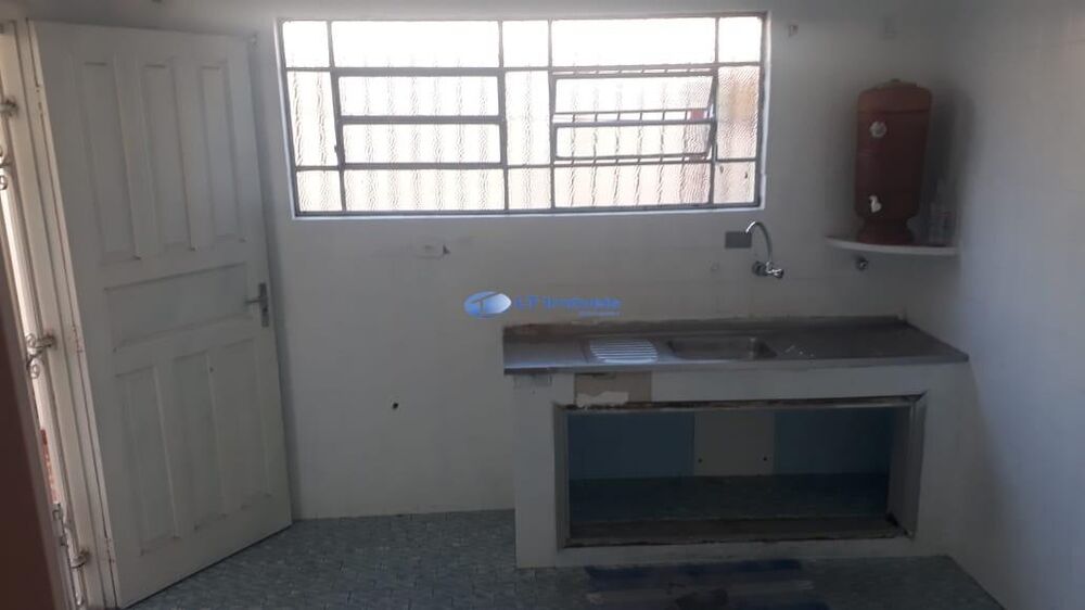 Casa à venda e aluguel com 3 quartos, 250m² - Foto 2