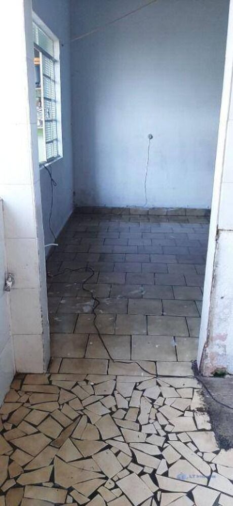 Casa à venda com 2 quartos, 140m² - Foto 2