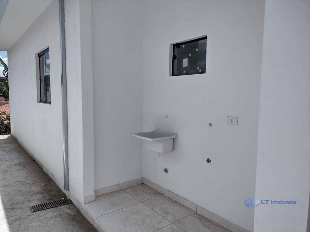 Casa à venda com 2 quartos, 63m² - Foto 4