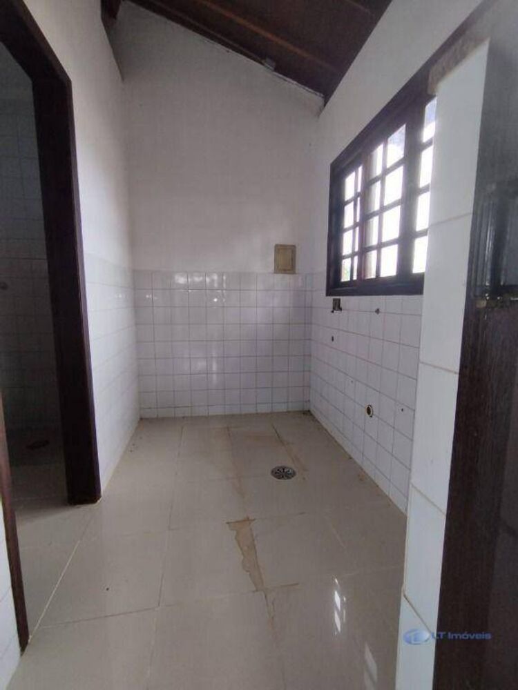 Casa à venda e aluguel com 3 quartos, 247m² - Foto 3