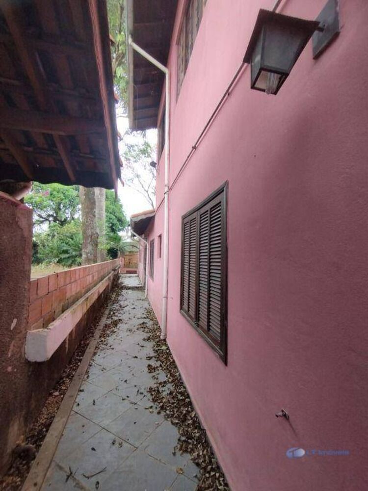 Casa à venda e aluguel com 3 quartos, 247m² - Foto 1