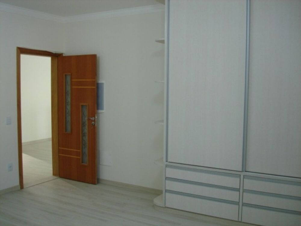 Casa, 3 quartos, 330 m² - Foto 1