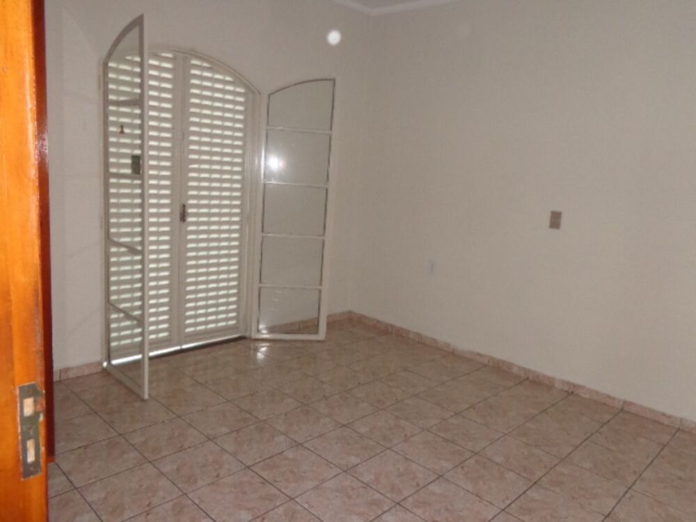 Casa, 4 quartos, 213 m² - Foto 2