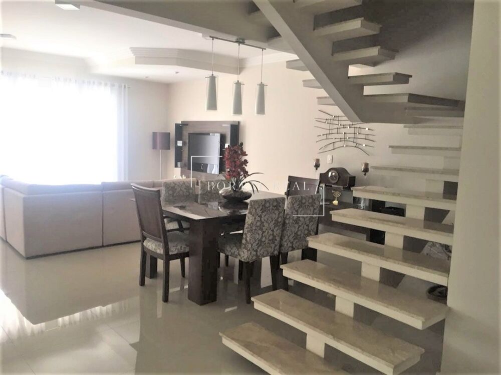 Casa à venda com 3 quartos, 320m² - Foto 2