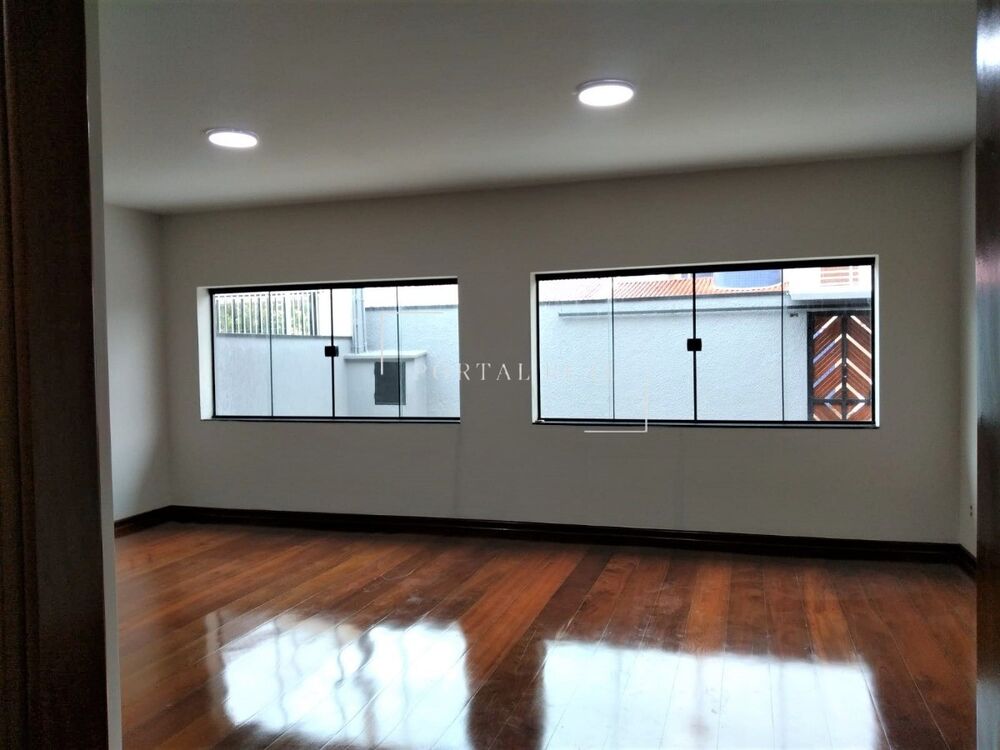 Casa à venda e aluguel com 4 quartos, 183m² - Foto 1