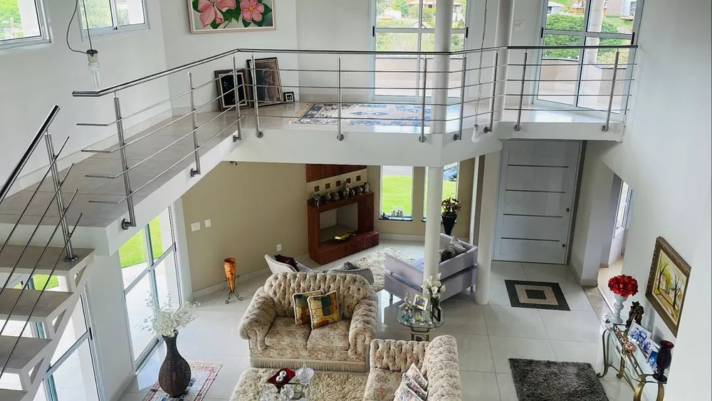 Casa à venda com 3 quartos, 325m² - Foto 1