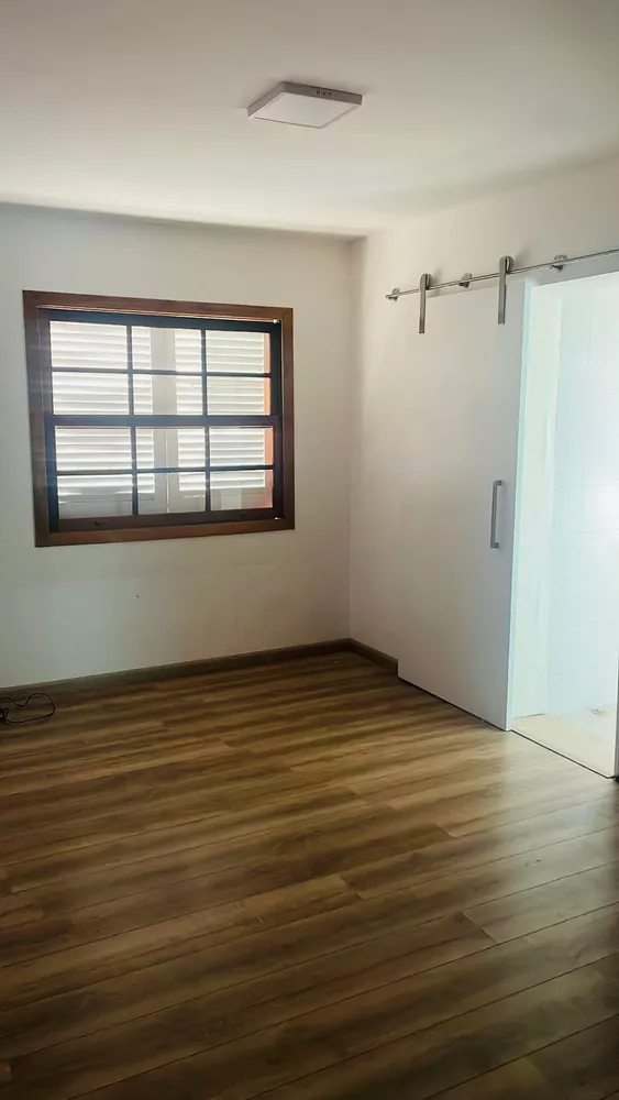 Casa para alugar com 3 quartos, 300m² - Foto 5