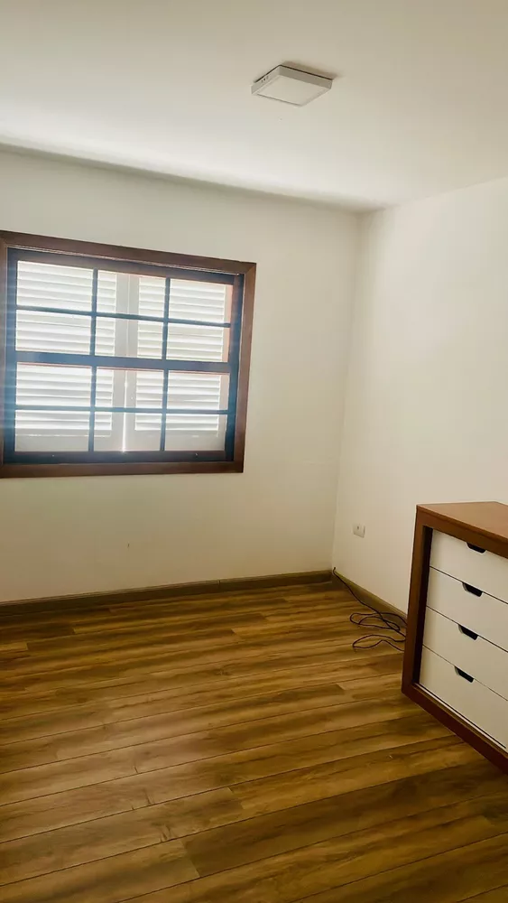 Casa para alugar com 3 quartos, 300m² - Foto 6