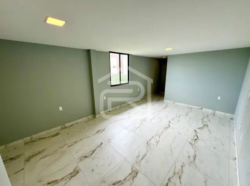 Casa à venda com 4 quartos, 168m² - Foto 2