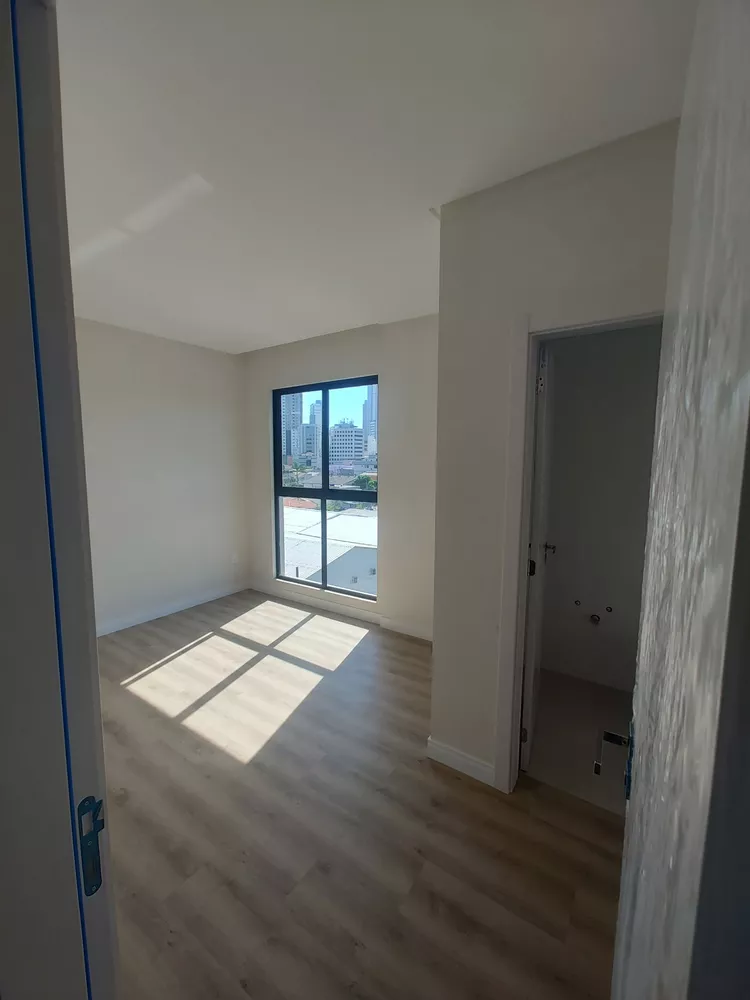 Apartamento à venda com 2 quartos, 64m² - Foto 10