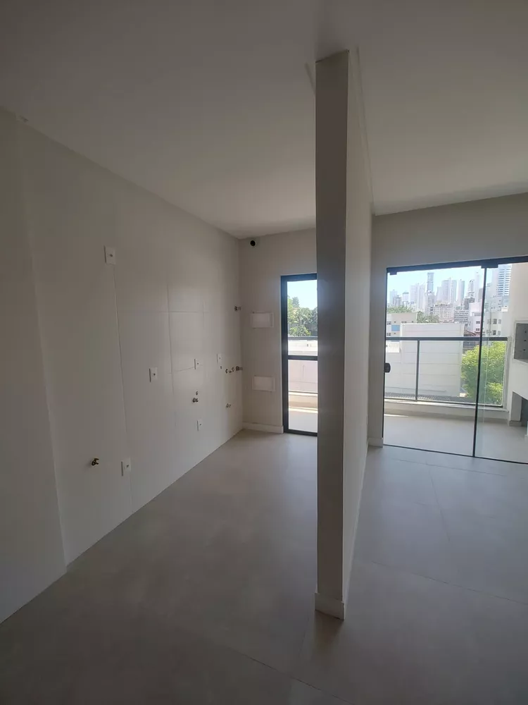 Apartamento à venda com 2 quartos, 64m² - Foto 8