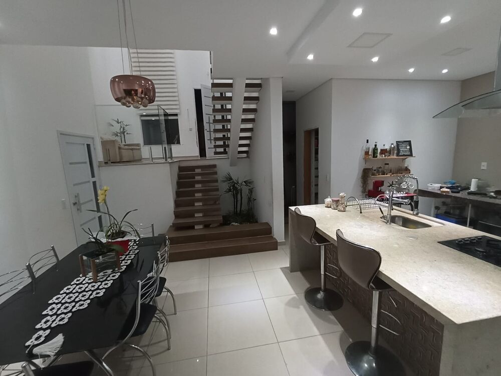 Casa à venda com 3 quartos, 220m² - Foto 4