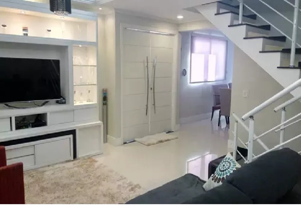 Casa à venda com 3 quartos, 275m² - Foto 1