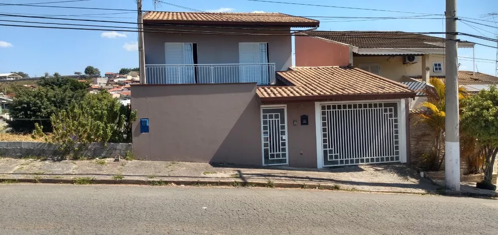 Casa à venda com 3 quartos, 220m² - Foto 1