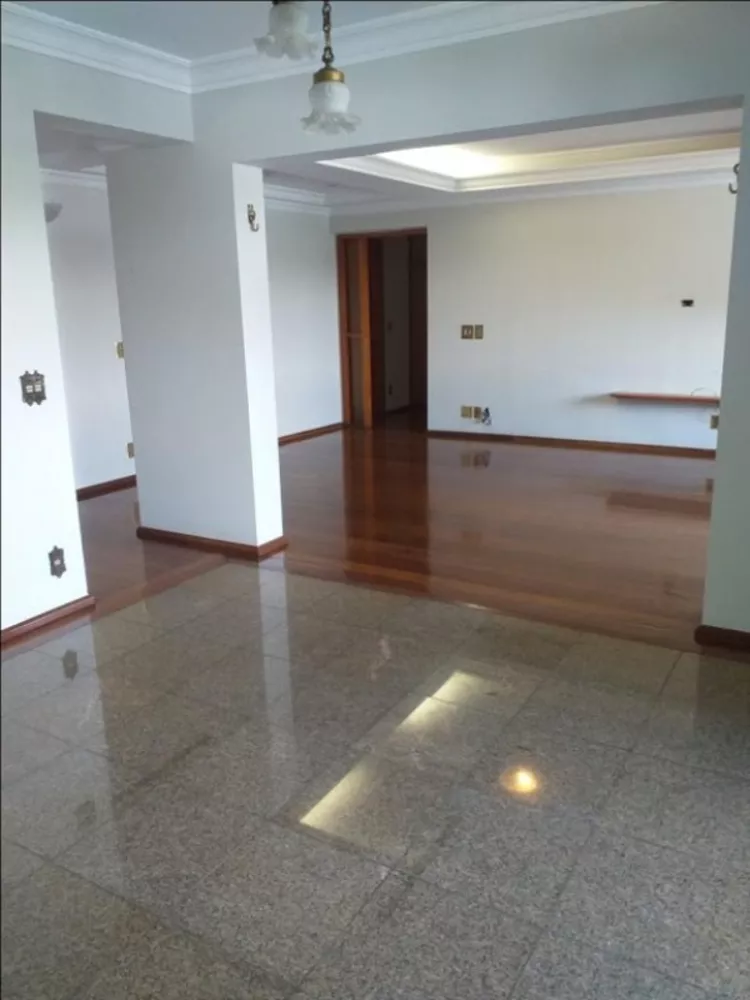 Apartamento à venda com 4 quartos, 216m² - Foto 3