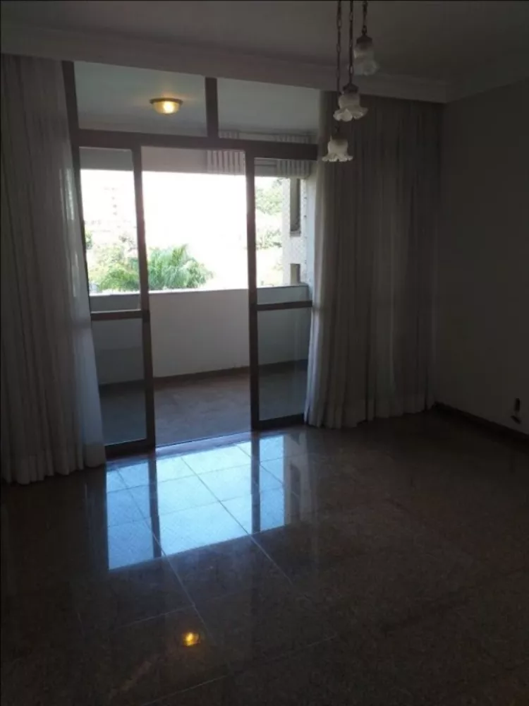 Apartamento à venda com 4 quartos, 216m² - Foto 2