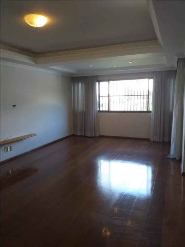 Apartamento à venda com 4 quartos, 216m² - Foto 1