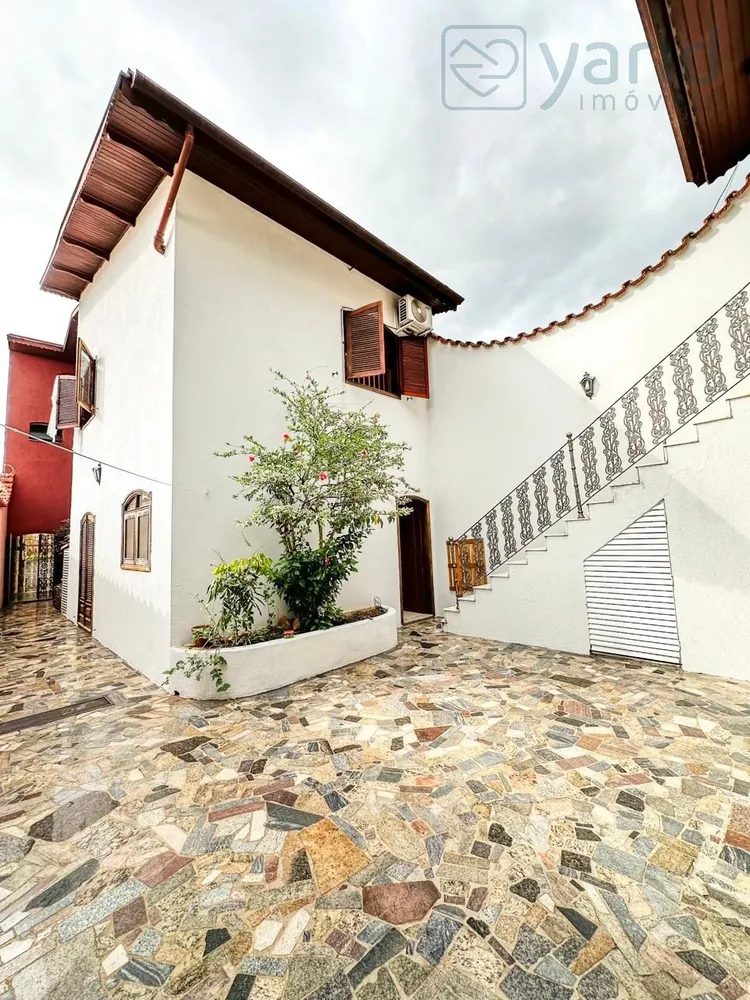 Casa, 3 quartos, 222 m² - Foto 1