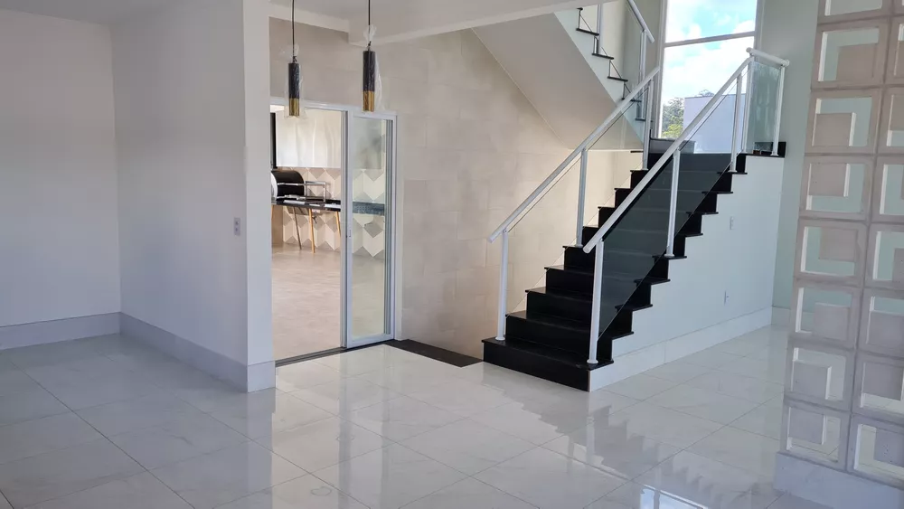 Casa à venda com 3 quartos, 348m² - Foto 4