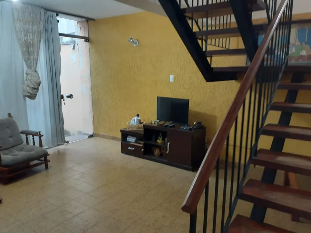 Casa, 3 quartos, 218 m² - Foto 1