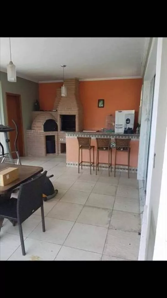 Casa à venda com 4 quartos, 360m² - Foto 1