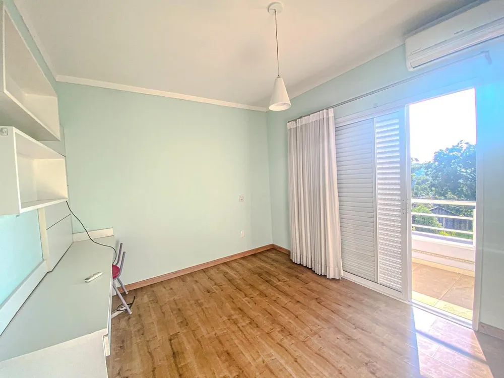 Casa, 3 quartos, 281 m² - Foto 1