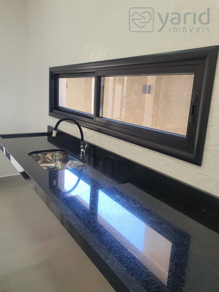 Casa à venda com 3 quartos, 159m² - Foto 2