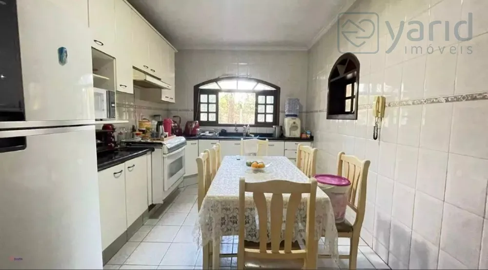 Casa, 3 quartos, 224 m² - Foto 2