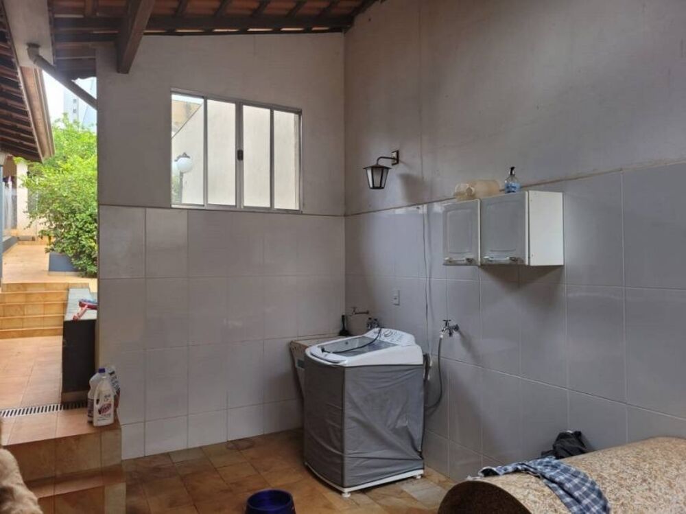 Casa, 4 quartos, 236 m² - Foto 1