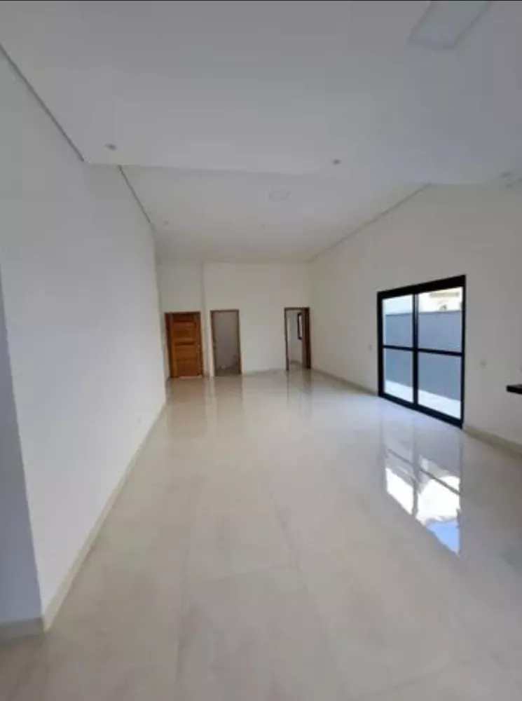 Casa à venda com 3 quartos, 300m² - Foto 2