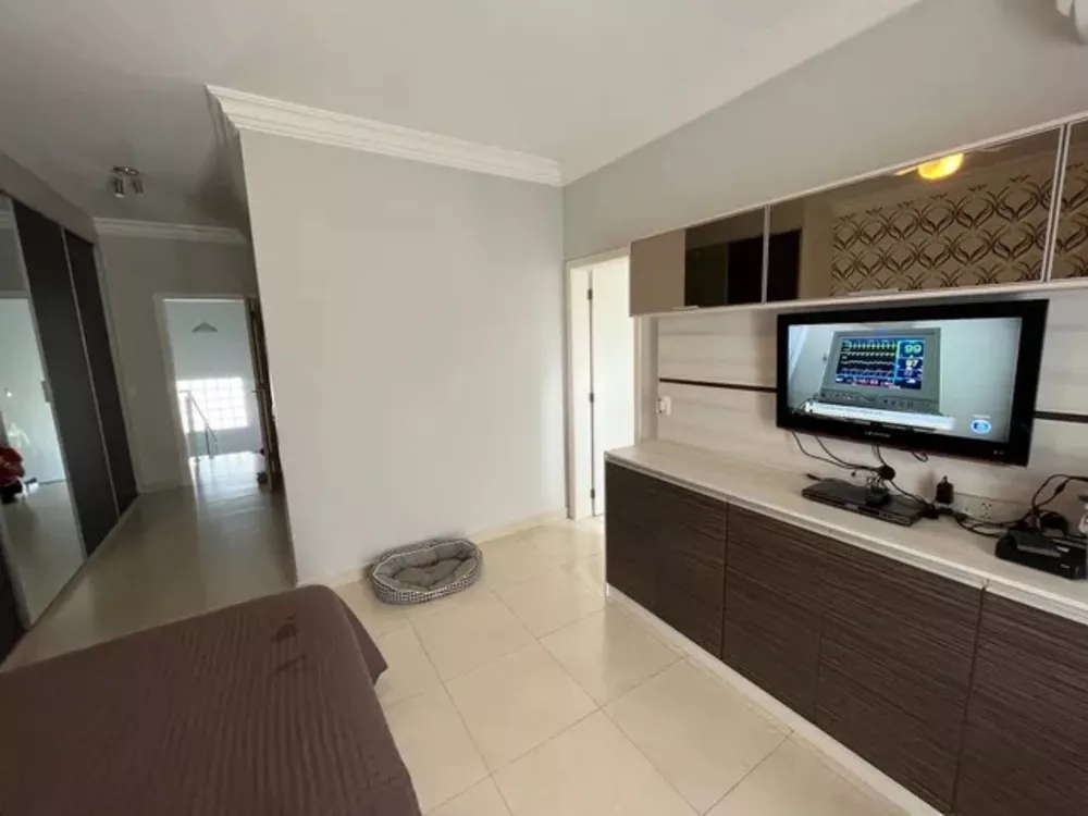 Casa à venda com 3 quartos, 145m² - Foto 1