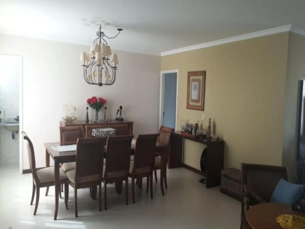 Apartamento à venda com 3 quartos, 180m² - Foto 1