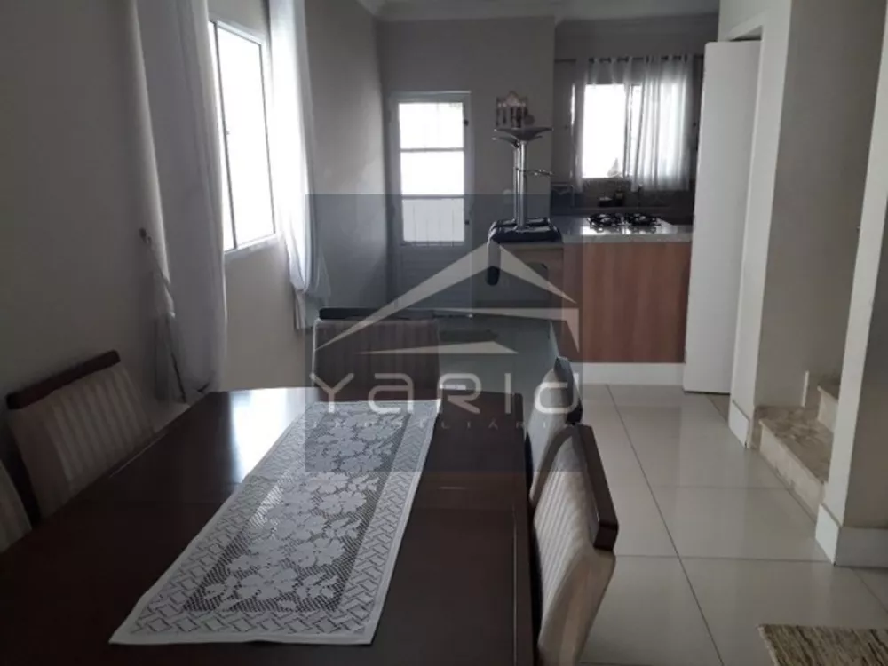 Casa à venda com 3 quartos, 102m² - Foto 1