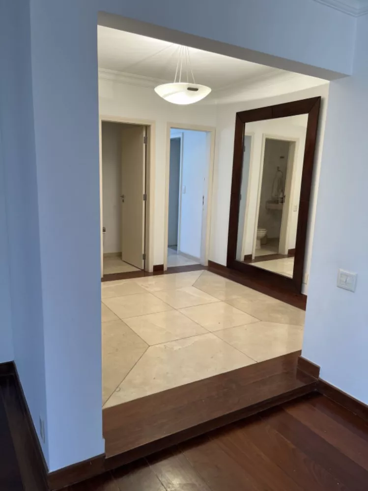 Apartamento para alugar com 3 quartos, 240m² - Foto 1