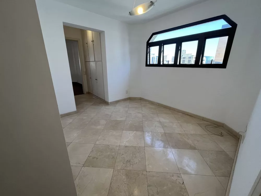 Apartamento para alugar com 3 quartos, 240m² - Foto 4